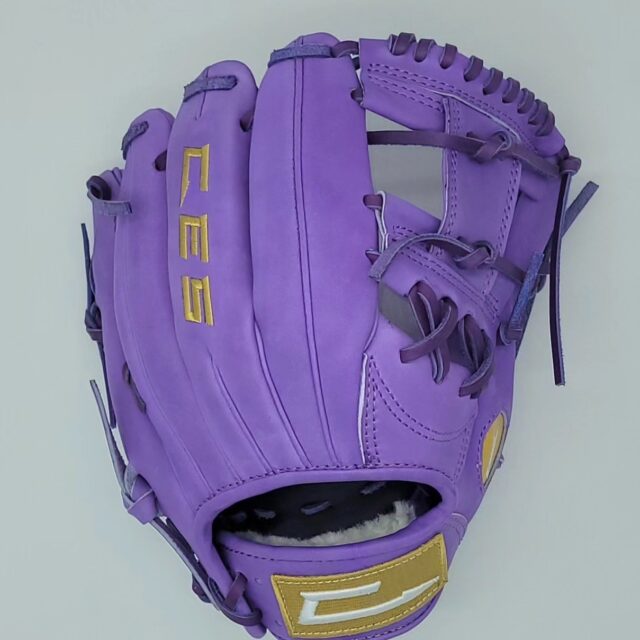 Just in time for summer ball! The Amazing 11.5" I-web "Lakeshow" is available now! $250 shipped. DM to order. Hurry because this beauty will not last!
⚾️🧢⚾️🧢⚾️🧢⚾️🧢⚾️🧢⚾️
#customgloves #ces #certifiedeverysport #certified #baseballglove #ballglove #ballplayer #baseball #beauty #athlete #custombats #iweb #infielddrills #infielder #shortstop #secondbase #thirdbase #coach #gear